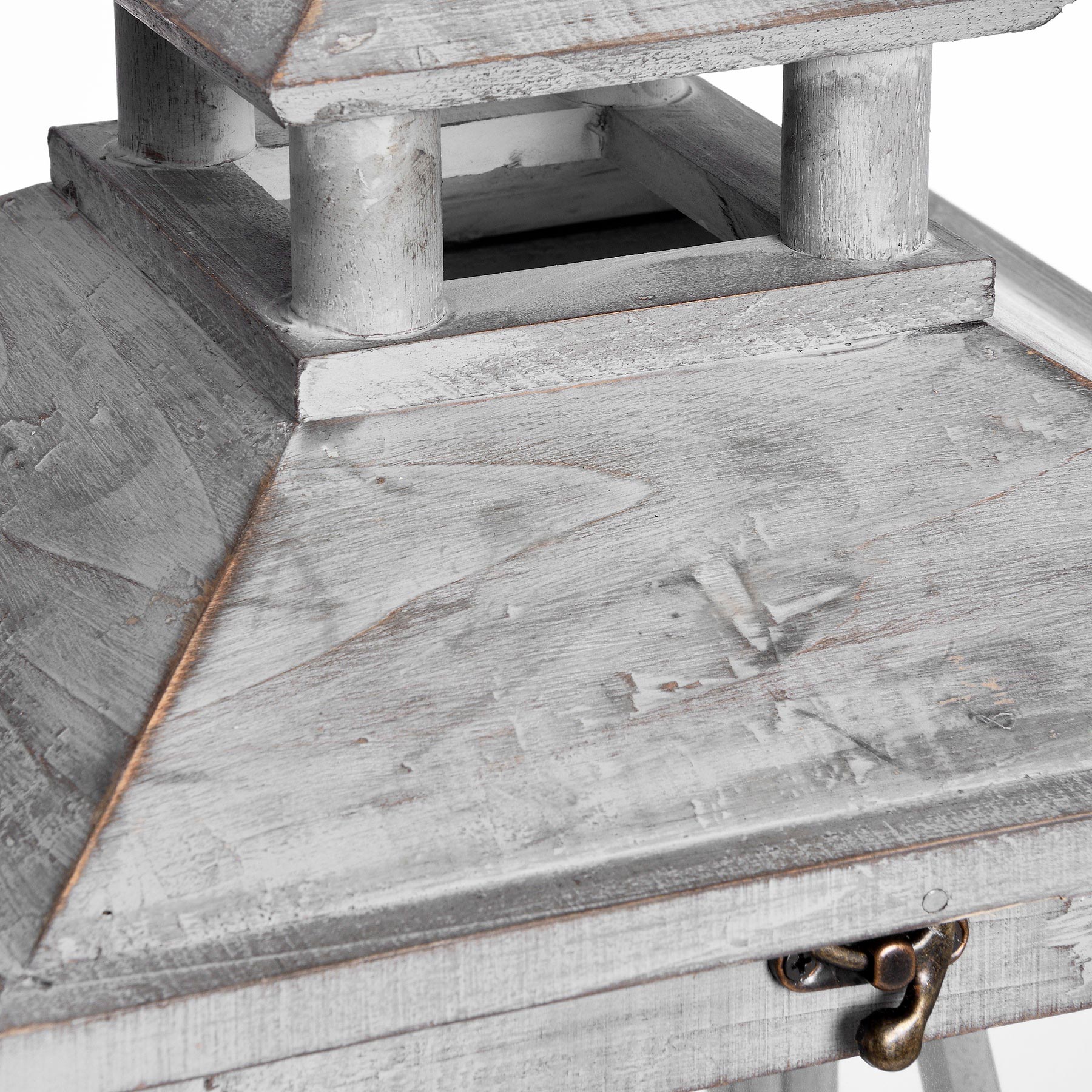 Set Of Three Wooden Lanterns With Traditional Cross Section_1049