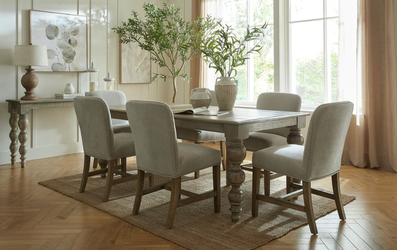 Chairs & Seating