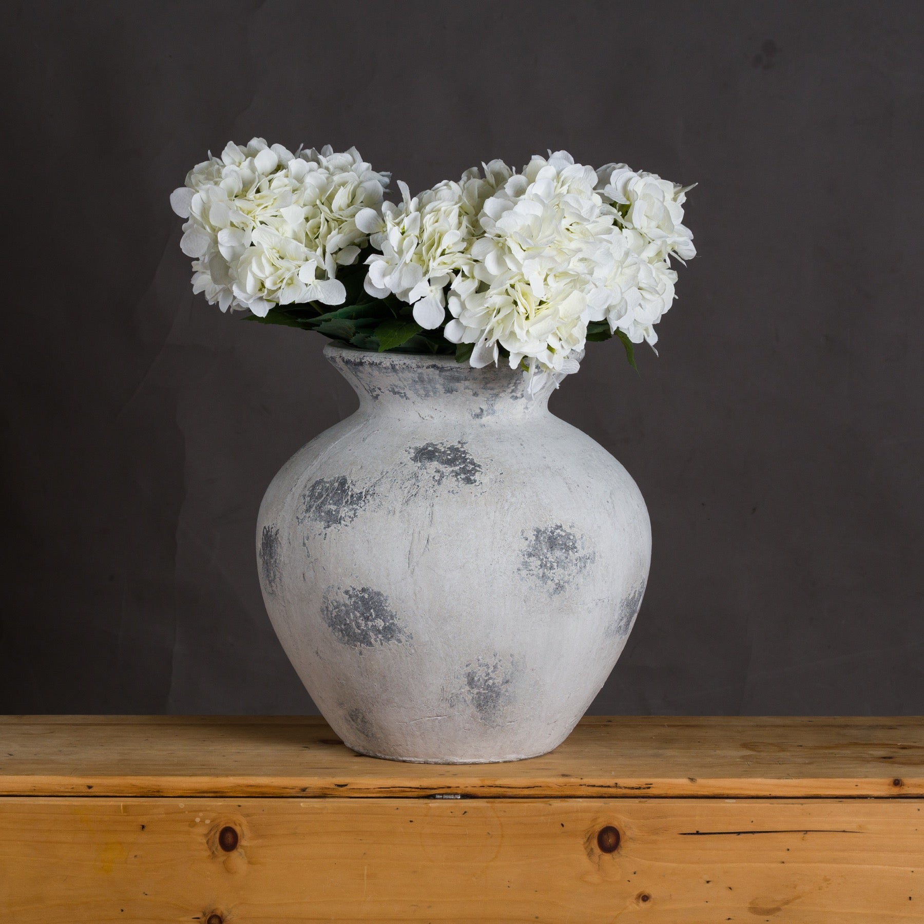 Downton Large Antique White Vase [cid:19501-b]