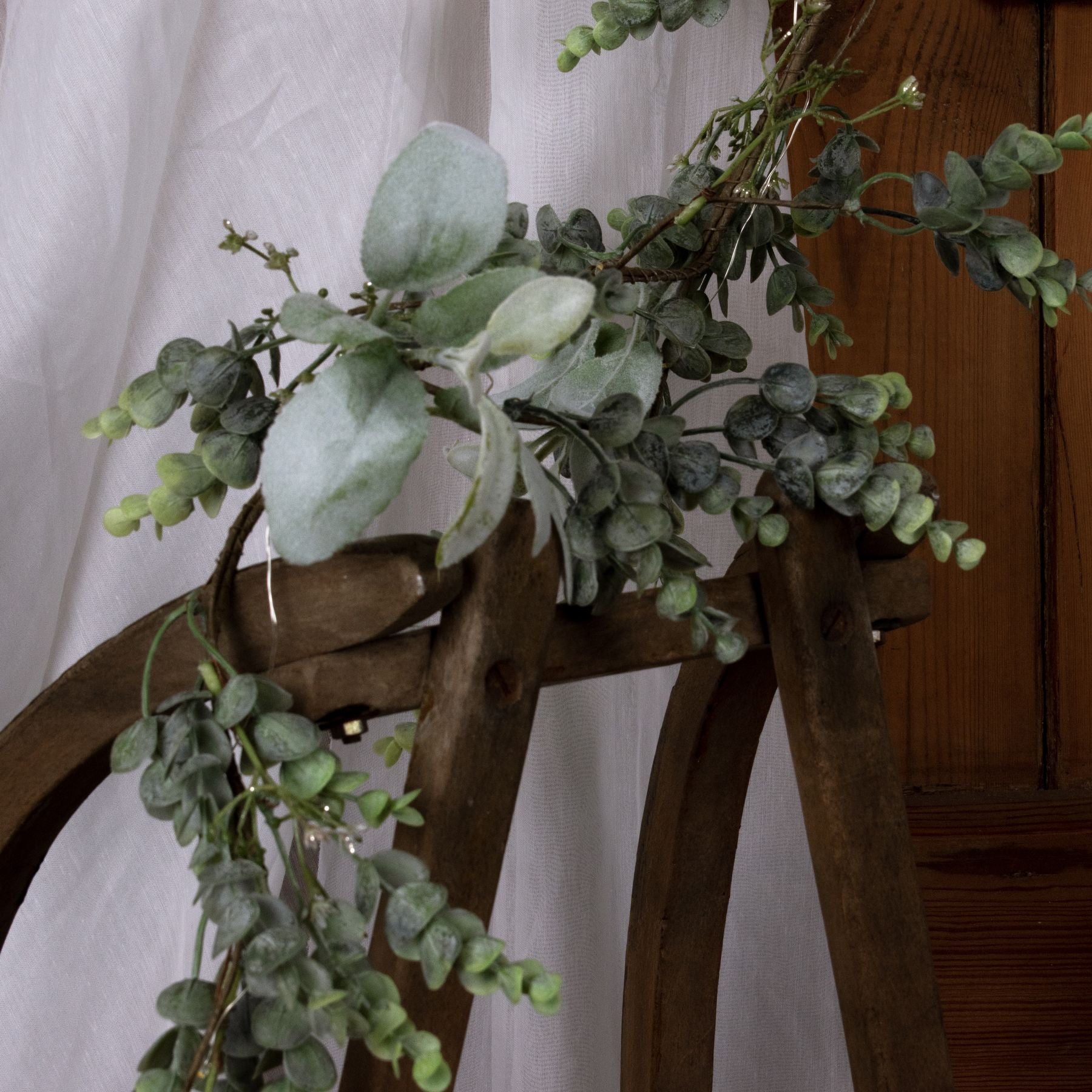 LED Winter Garland With Eucalyptus And Lambs Ear_5186