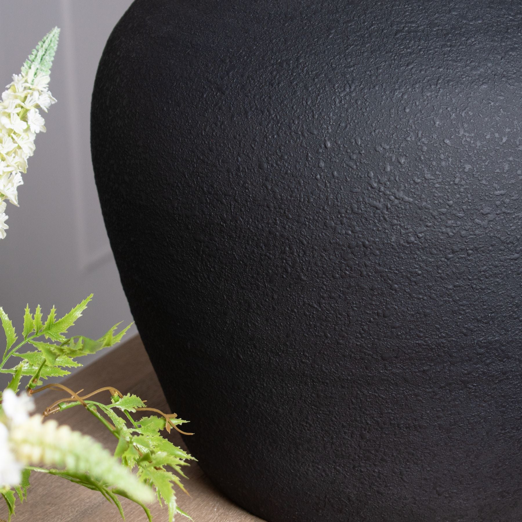 Matt Black Astral Vase [cid:22902-c]