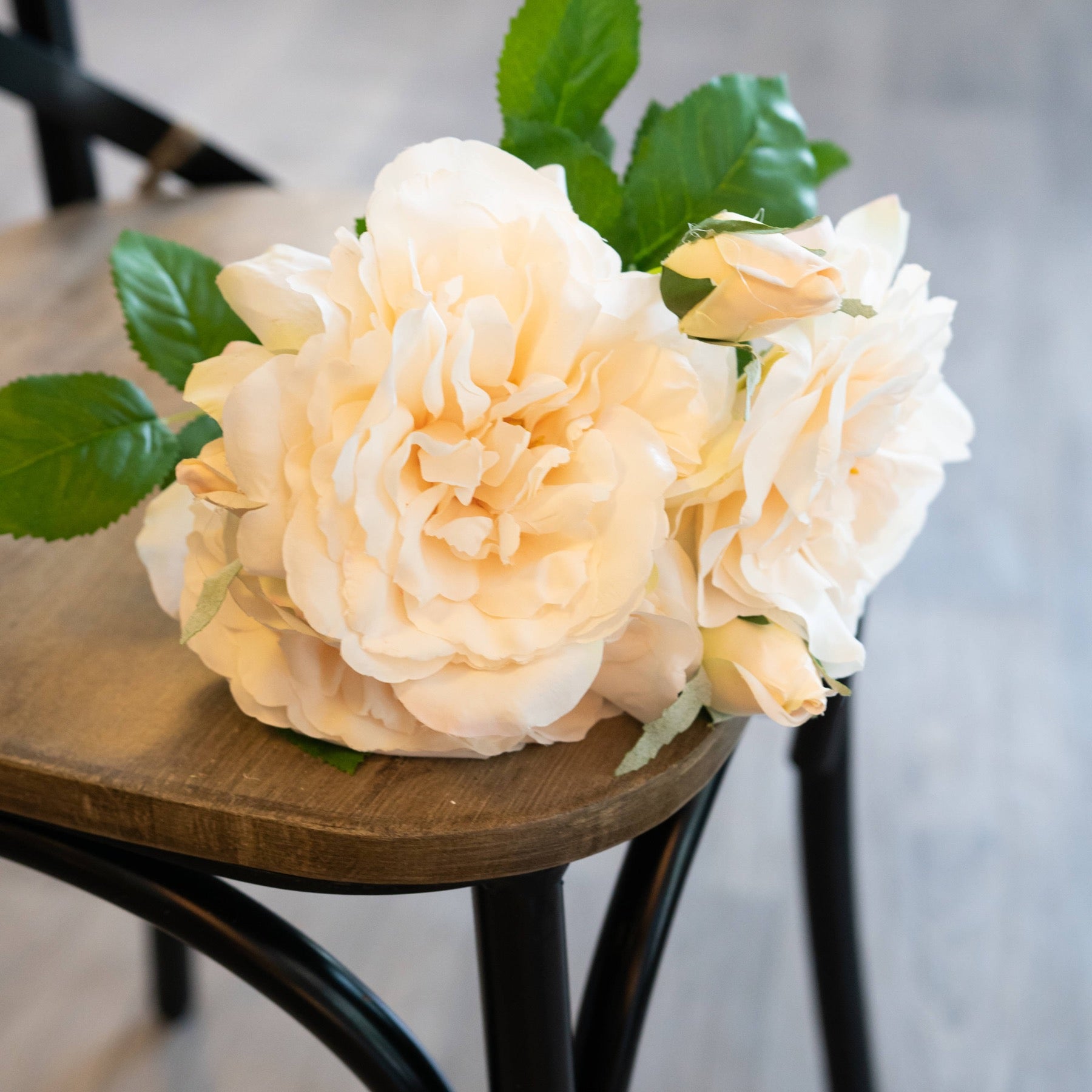 Peachy Cream Short Stem Rose Bouquet_5356