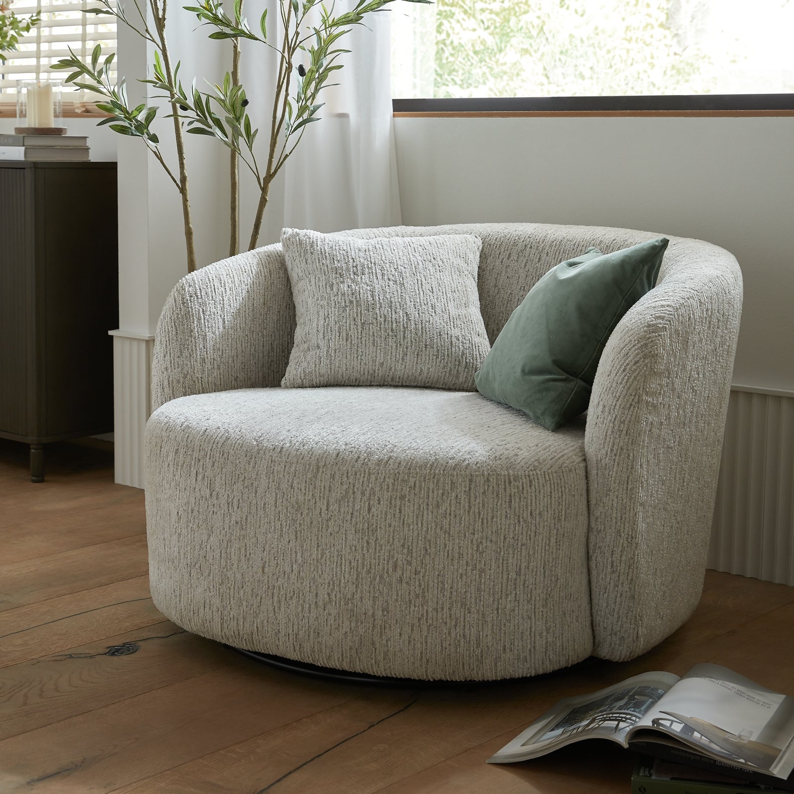 Sorelle Swivel Chair_524
