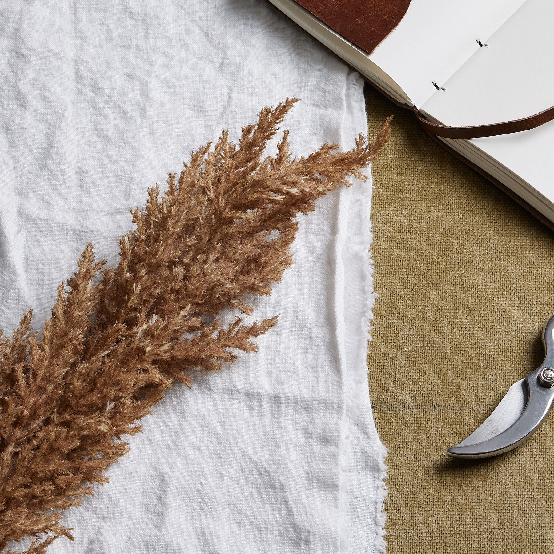 Taupe Faux Dried Pampas Grass Stem_5599