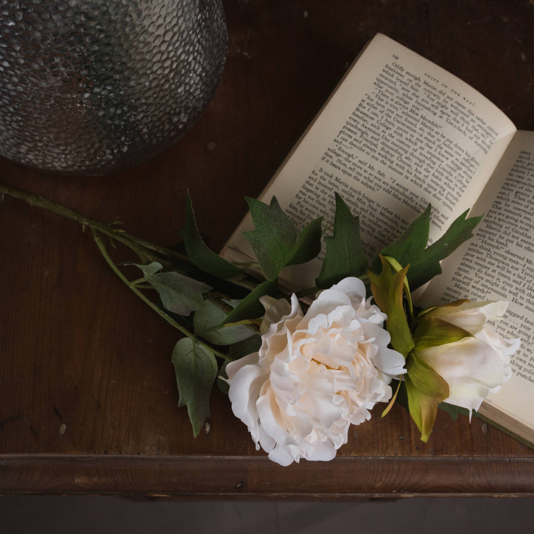 White Fashion Peony [cid:19034-a]